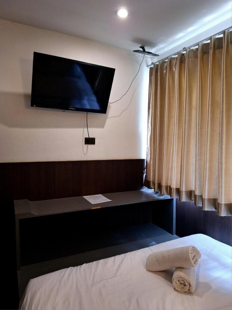 Four Sisters Homestay Bangkok Exterior photo