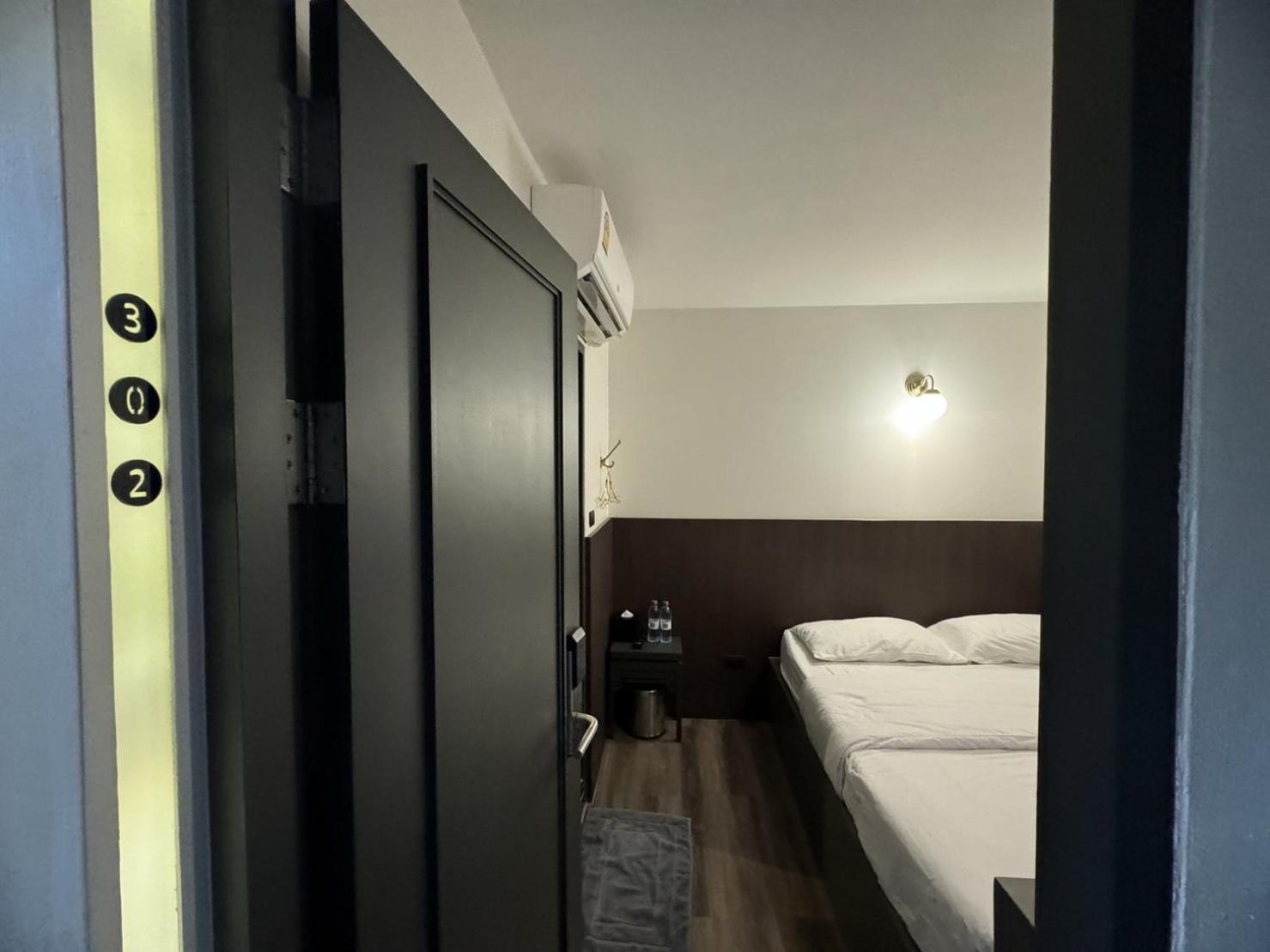Four Sisters Homestay Bangkok Exterior photo