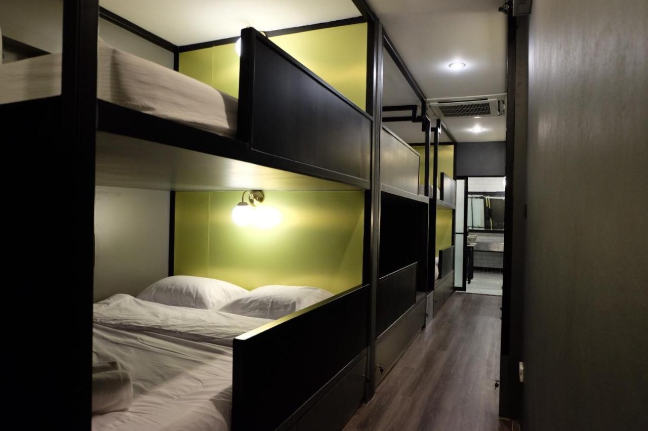 Four Sisters Homestay Bangkok Exterior photo