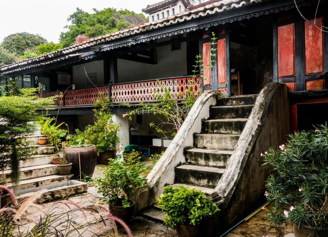 Four Sisters Homestay Bangkok Exterior photo