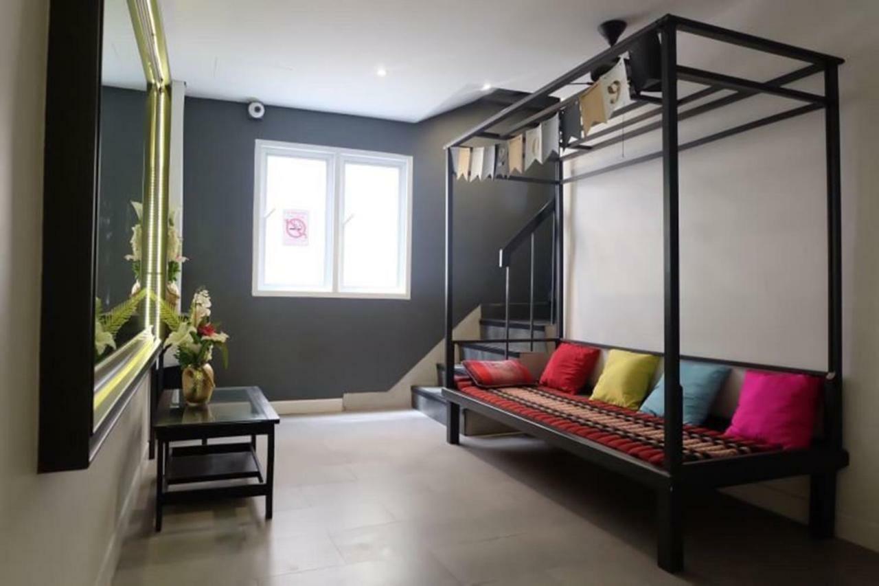 Four Sisters Homestay Bangkok Exterior photo